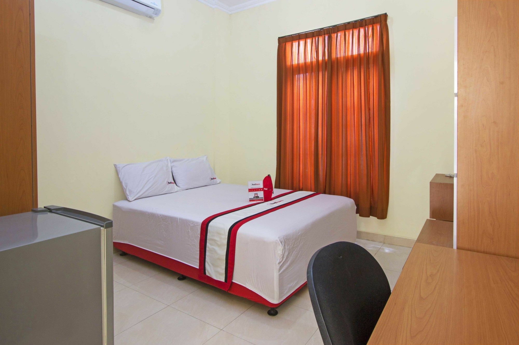 Hotel Reddoorz @ Pogung Baru Kejayan Exterior foto